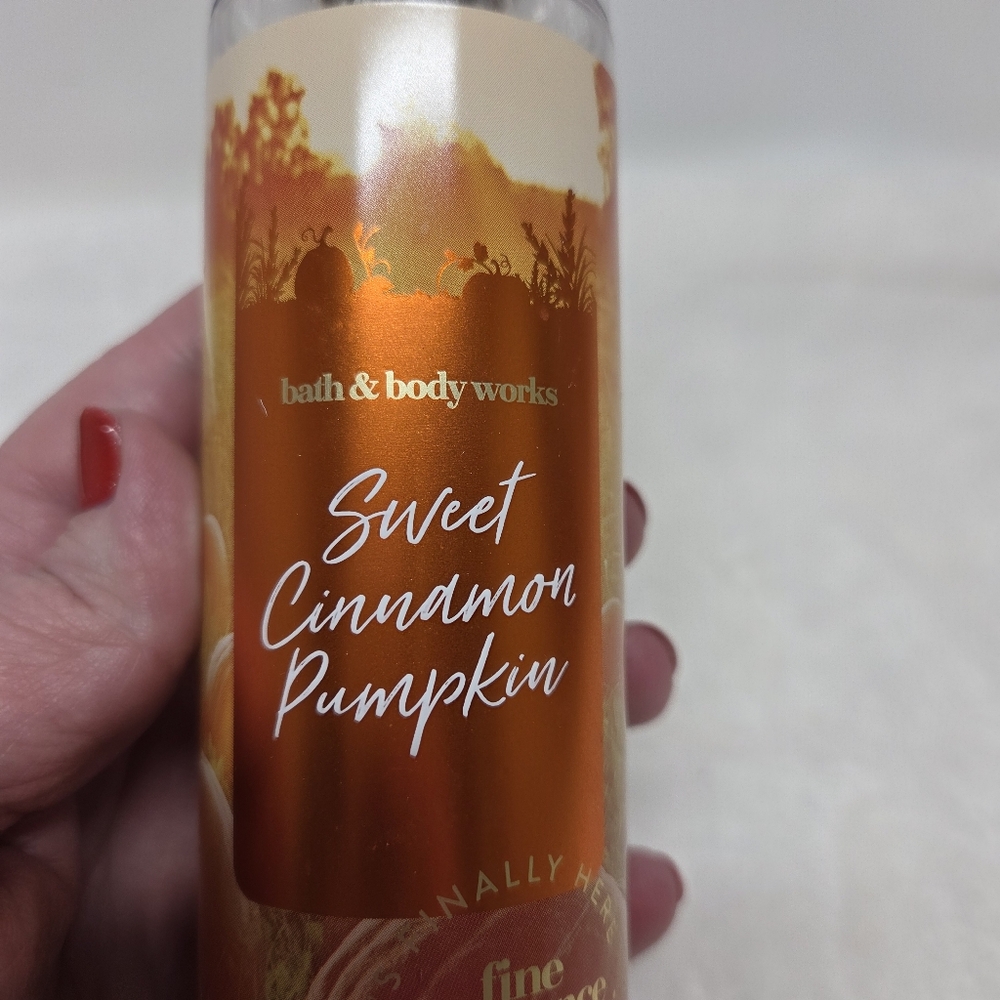Bath and Body Works SWEET CINNAMON PUMPKIN Mist ~ 8 fl.oz - Picture 2 of 5